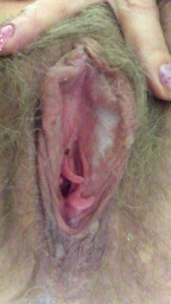 Risky Hairy Couple: Волосатая киска писает