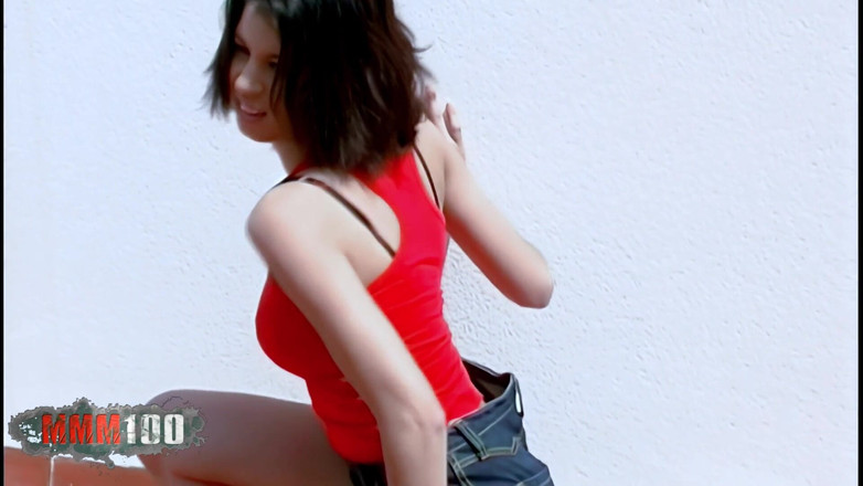 MMM100: Lyam com tesão pequena árabe morena Lyam tirando a roupa no...