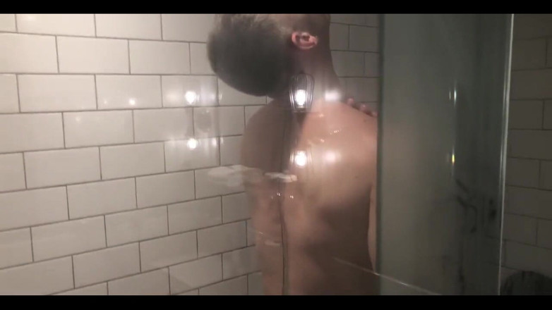 Trenton Ducati: Assista ao bonito Jacob Peterson no chuveiro antes do nosso...