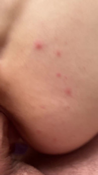 Chlupatá kundička kamarádovy manželky dvojitá penetrace a naplněná mrdkou