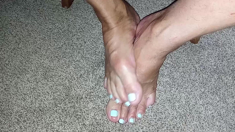 Midsouth Foot Fetish: Pedi si cowok imut lagi asik pamer tubuh aduhainya