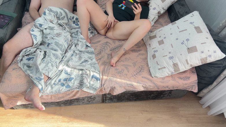 Nviz: La mia sorellastra mi ha sedotto, mi ha guardato e...