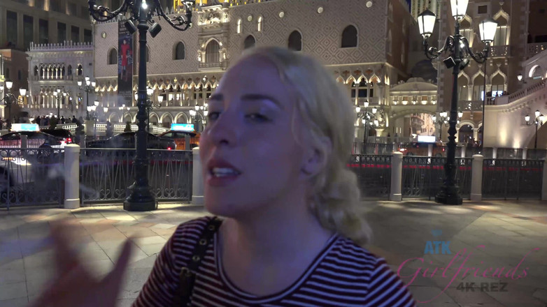 ATK Fans (Girlfriends): Férias virtual em Las Vegas com a loira puta Bonnie...