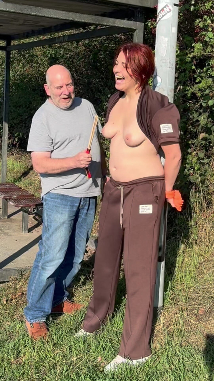 Elena917: Kozy si hrají se svorkami a váhami, venkovní otroctví pro...