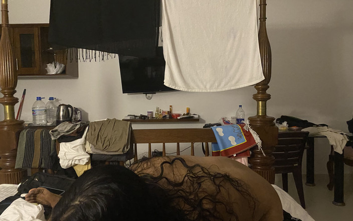 Arabicqueen: 거유 백마 아랍 소녀 천천히 그녀의 거대한 귀여운 젖탱이를 누르고