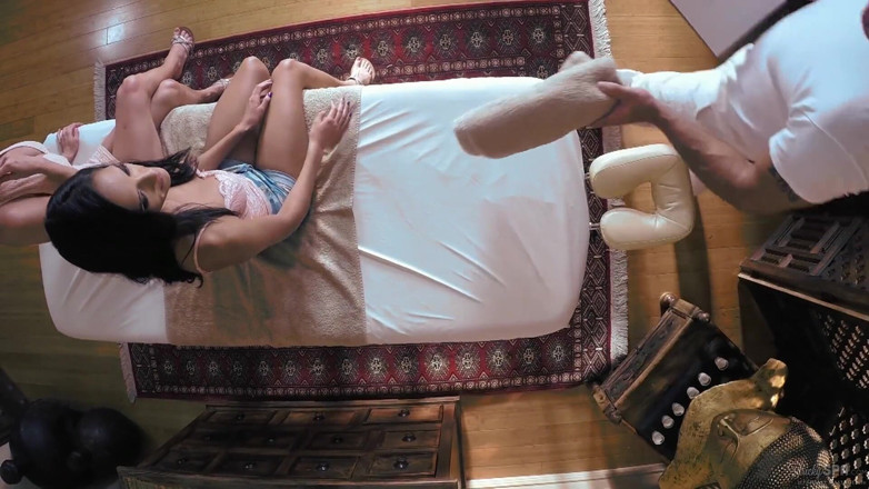 Fantasy Massage: FantasyMassage - mama mea vitregă mi-a sugerat să vin