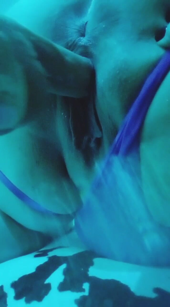 Lynettesub: Âm hộ fucked bởi máy móc