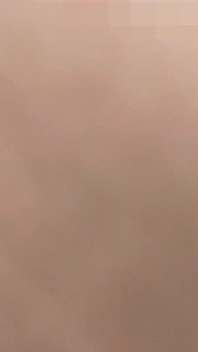 La bionda matura con un gran culo mi seduce con la sua lingerie sensuale e le sue deliziose tette e mi fa entrare nel suo