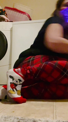 Alexis_Coxxx: Aku lagi asik fingering memek sempitku pakai dildo sampai muncrat