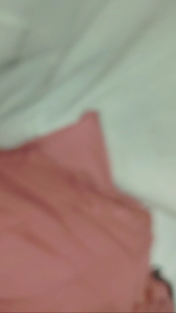 Desifukraa: Mengongkek pepek ketatnya dengan batang tebal menggesel kelentitnya