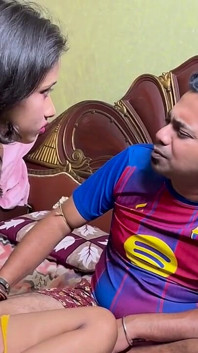 Apne o üvey kız kardeş ki arkadaş ko bakire amcık sikişi kiya veya amcık ros nikal kar jiv se chata,gud ki ros pilaya... a