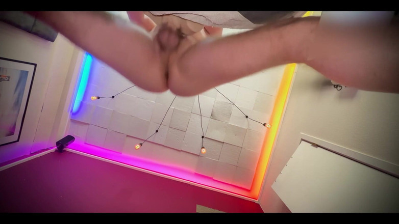 ScottyNaughty69: Papi folla mientras te acuestas debajo y mira hasta que...