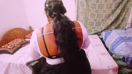 Traindo o sexo, linda dona de casa com sari preto, infelizmente fodendo o pai do marido, Telugu Dirty Talks.
