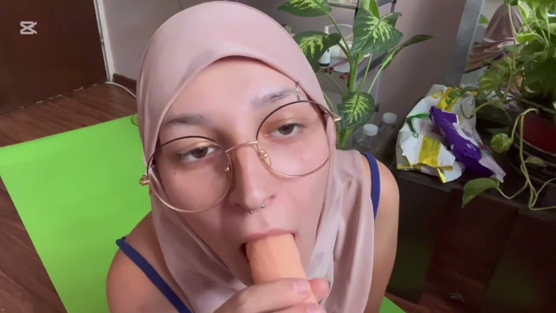 lanalovacutie: Squirt After Yoga Muslim Girl