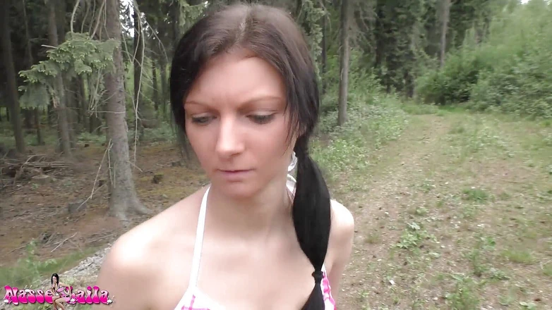 Laila Banx: Extrémní sprchování se spermatem! Přibit a přistižen