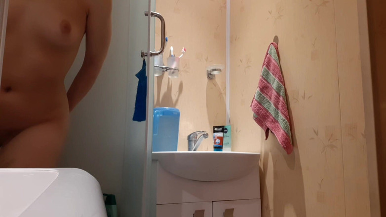 Risky Hairy Couple: Роблю клізму для себе в душі