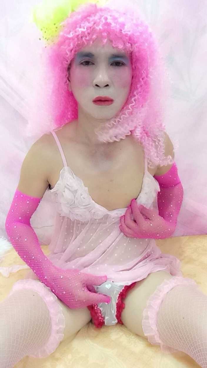 nguyen dang thien tri: Oanh Le Transgender Wearing Sexy Clothes Selfie Cups Tinh