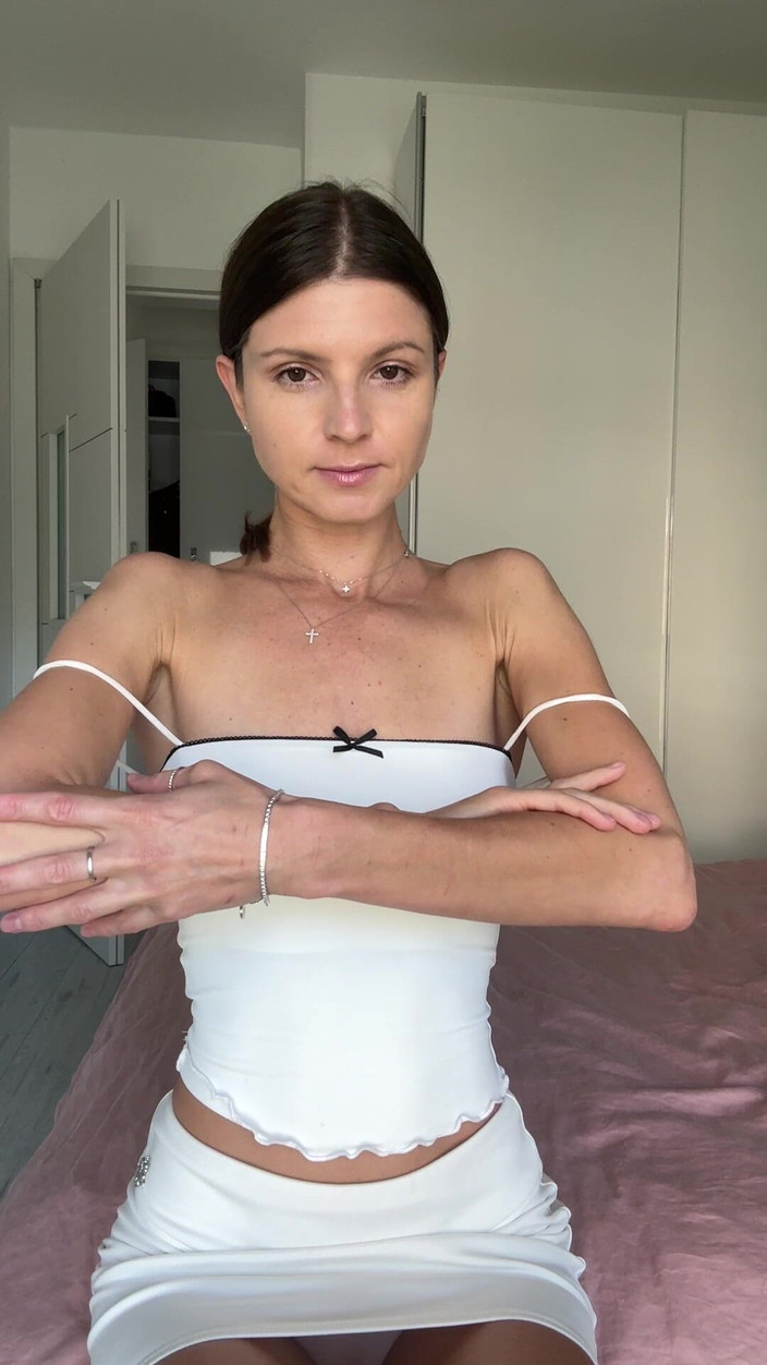 Gina Gerson: 和你甜蜜的谈话并玩弄阴户