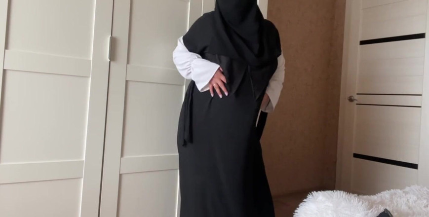 Lux Eva: Egipska żona napalona podczas przymierzania nowych majtek