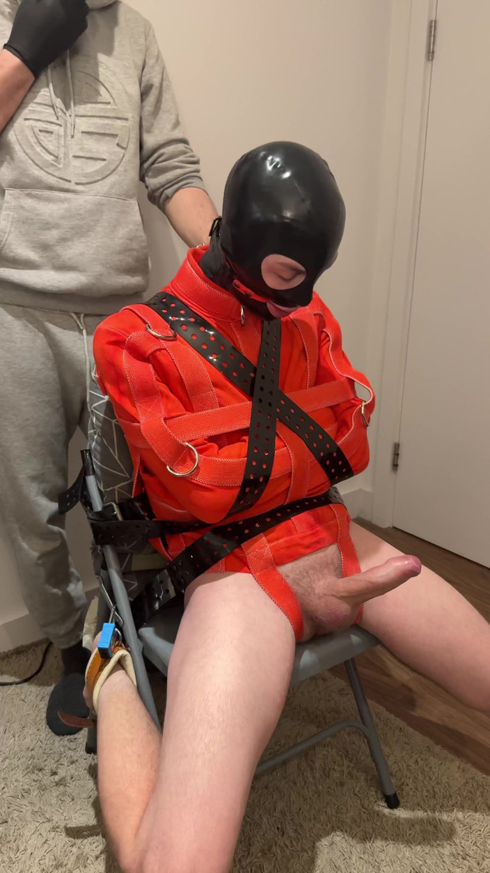 Inmate Cody and SubEdgeX: Giacca di forza e stuzzicata