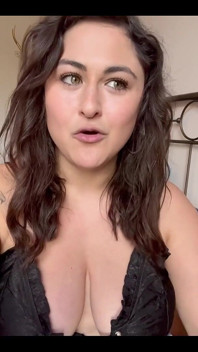 Josie Jaxxon reçoit des demandes