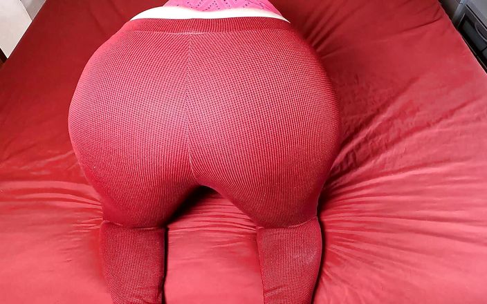 Bouncy Tits Action: Biciuire și bătaie în cur în pat