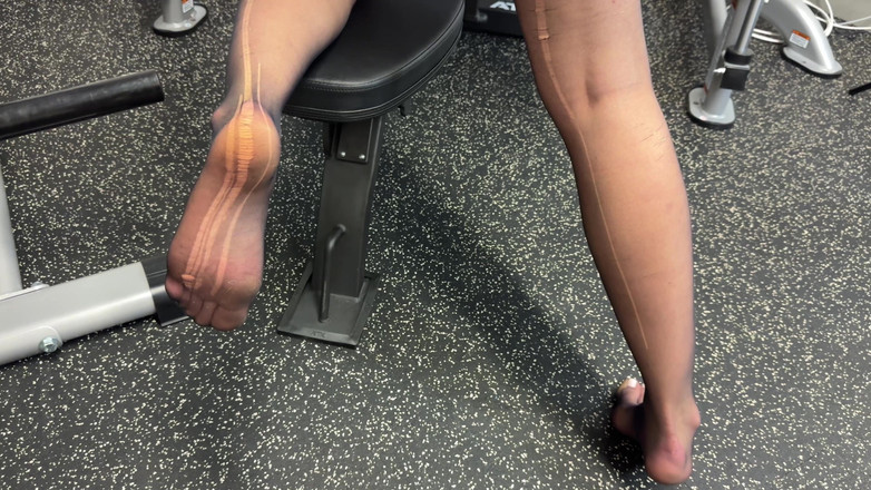 DINA LIGHT: Zmysłowa siła: siłownia na obcasach