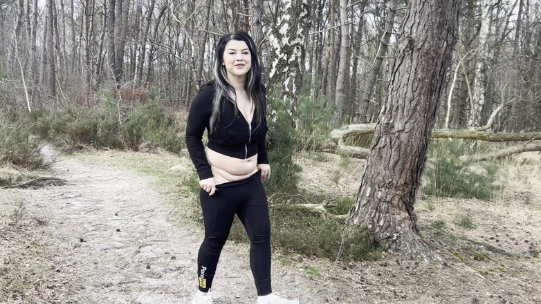 Ariana Faye: Neuken in het openbaar werd bijna betrapt