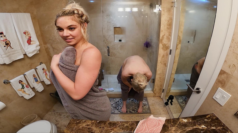 ExCoGi Girls: Si blonde ini tidak dapat menjaga lidah mereka antara satu...