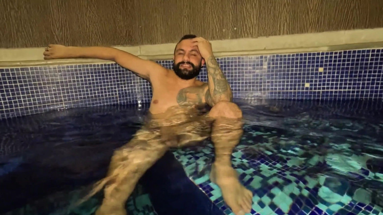 Casal Mattos: Día de motel con piscina - Pareja que se quiere follando...