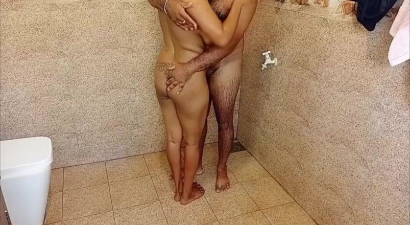 SLXXStudio: Vrouw Wordt Geneukt in De Badkamer Met Man En Vriend