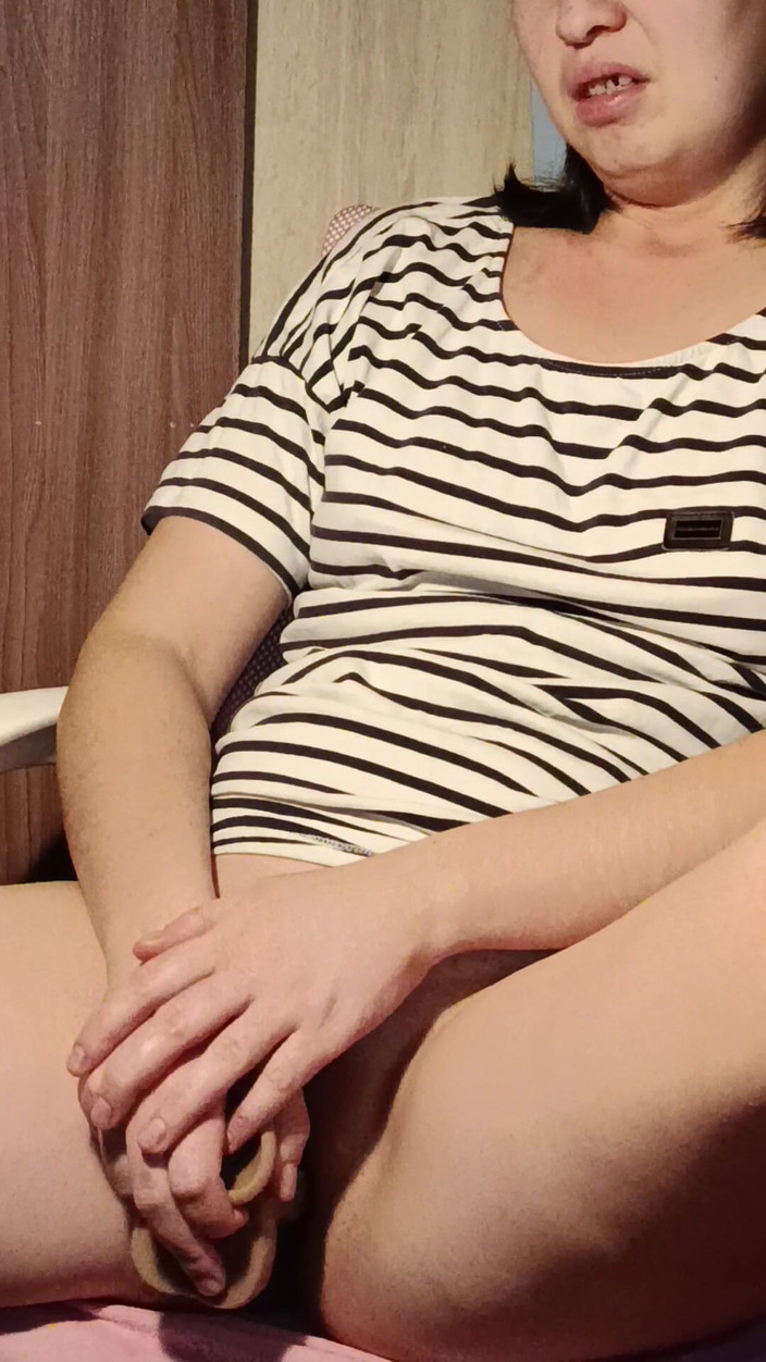 OniSoi: Toute seule, je veux sucer une bite et baiser