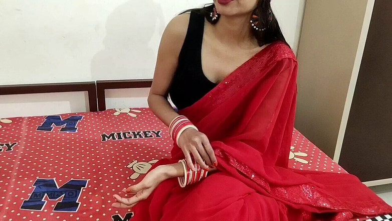 Saarabhabhi6: 새로 결혼한 Pati는 마누라에게 Xmas에 애널을 갖도록 설득했습니다.