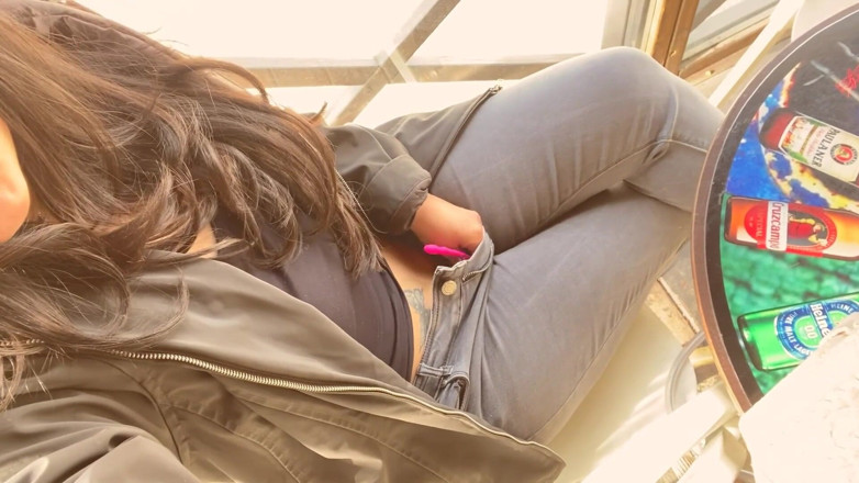 Luzyann: Risky outdoor squirt
