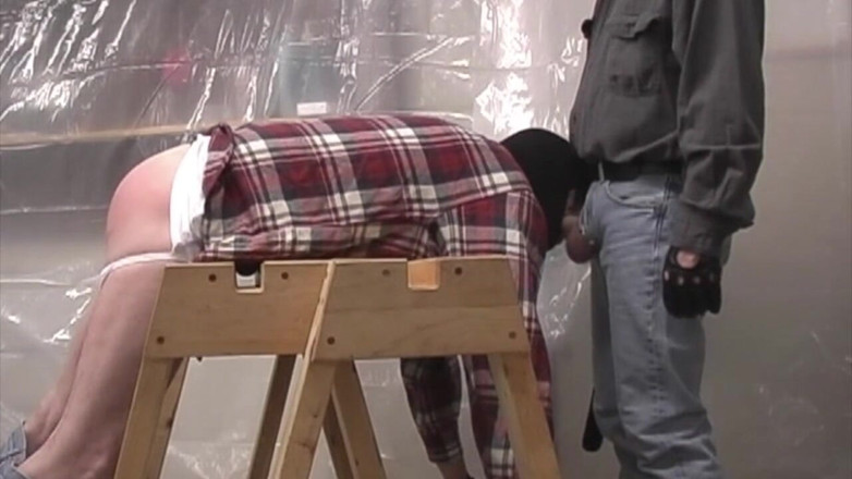 HUMLIATION AND SPANKING PORN: Pukulan intip dengan penghinaan oleh ayah 2