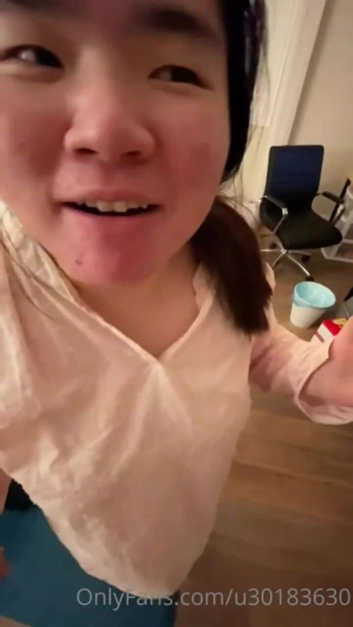 SquishMallow3328: Mrdka v ústech těhotné čínské milfky poté, co saje mého ptáka
