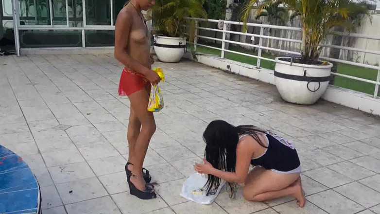 Foot Girls: Čas na krmení venku