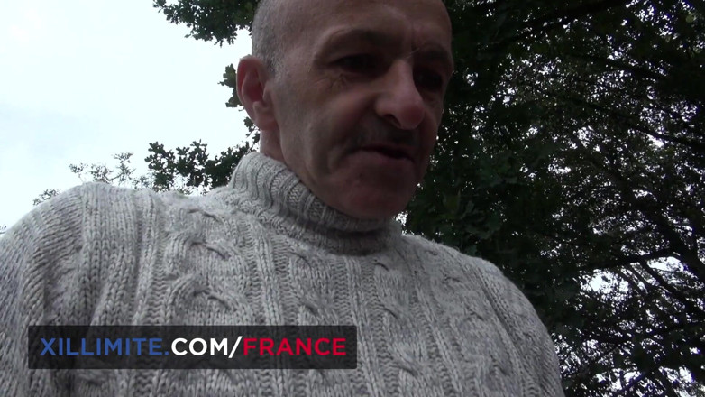 Made In France: Супер гаряча красуня трахає старого садівника