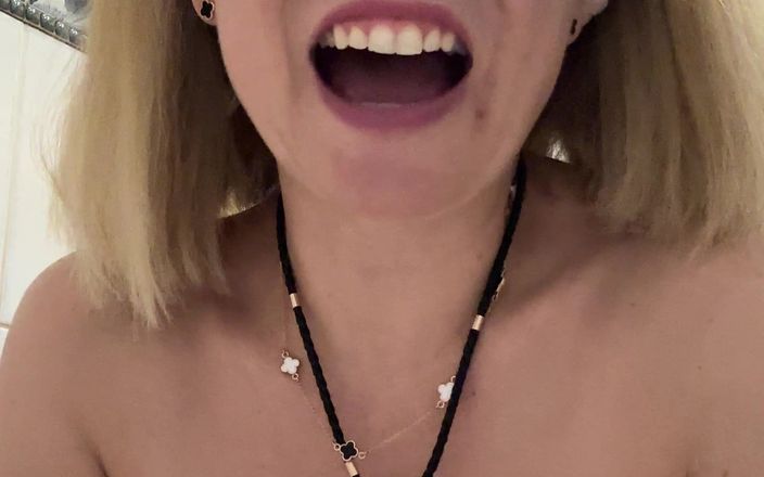 LarisaCum: XXX 난 너에게 두드리고 너의 얼굴에 앉고 싶어!