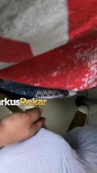 Nadržená babička se pomalu dotýká mého ptáka v přeplněný vlak