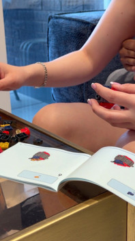 Follada de tetas, gran corrida en mis grandes tetas mientras intento construir lego