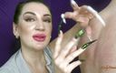 Kinky Domina Christine queen of nails: Böse, extra lange, scharfe nägel kratzen