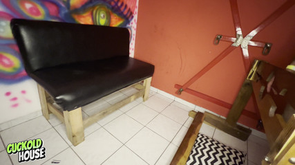 CuckoldHouse: Noiva Safada Fazendo Sexo Com Dois Homens Em Sala De...