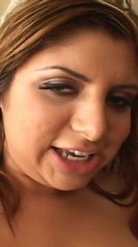 Femeie latino sexy Sativa Rose futută foarte tare în curul ei mic