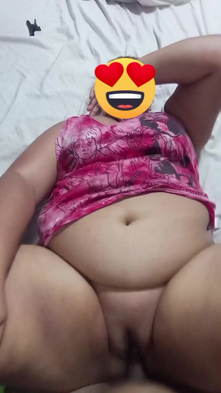 Gordita Culo Rico: 他狠狠地插入了我的继母，以至于她让我把它放进她的菊花