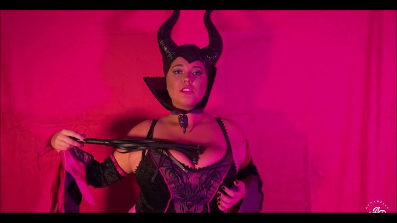 Annabelle Rogers: Maleficent Cosplay Video