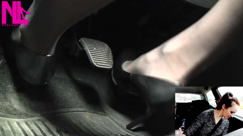 Nyllady: Dirigindo em Grey Pattent Pumps on My Hosed Feet