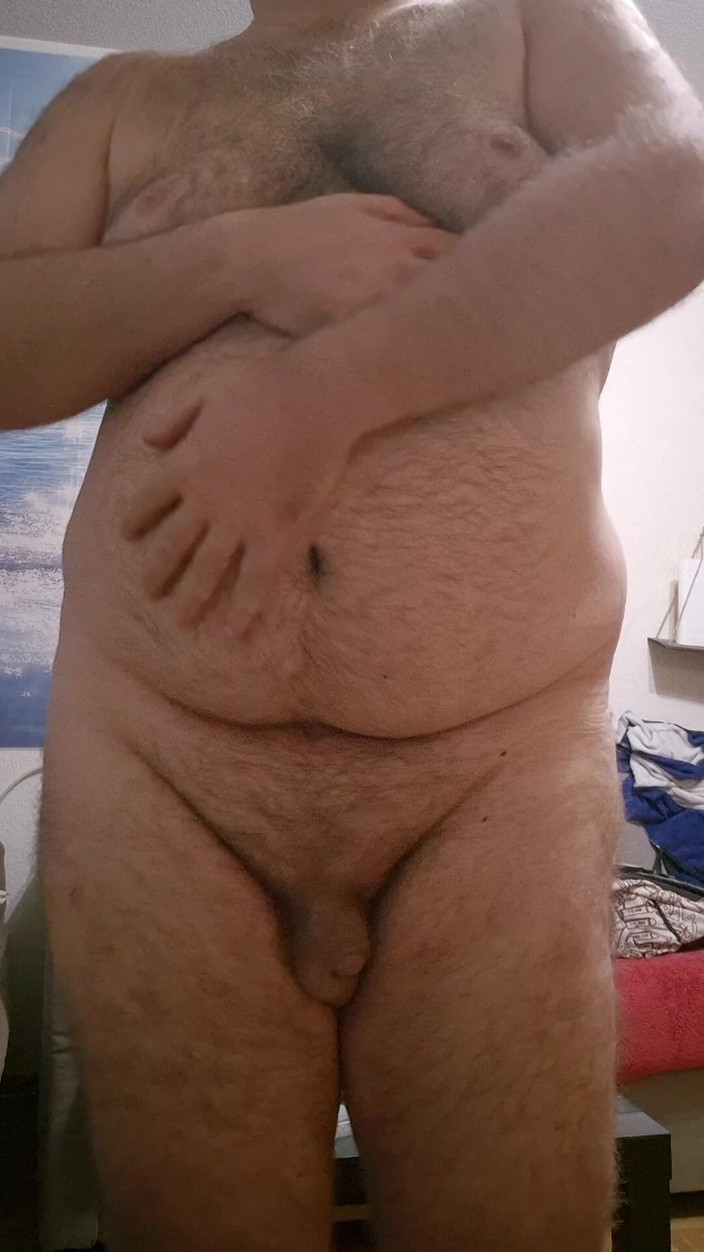 ChubbyDaddyBearLuka: Urs matur și păros și fundul ei gras