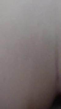 Cewek ini pengen banget dientot dari pantat ke memek