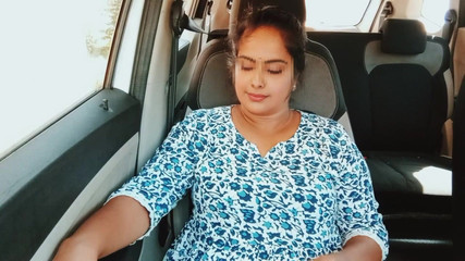 Your Arya: Hintli azgın büyük memeli yenge devar ile mastürbasyon yapıyor.